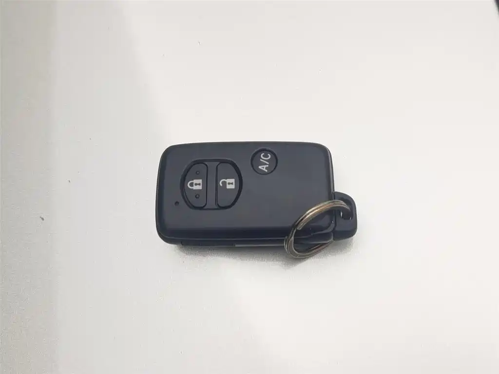 Toyota Prius 2012 1.8L Luxury Advanced Edition фото 19