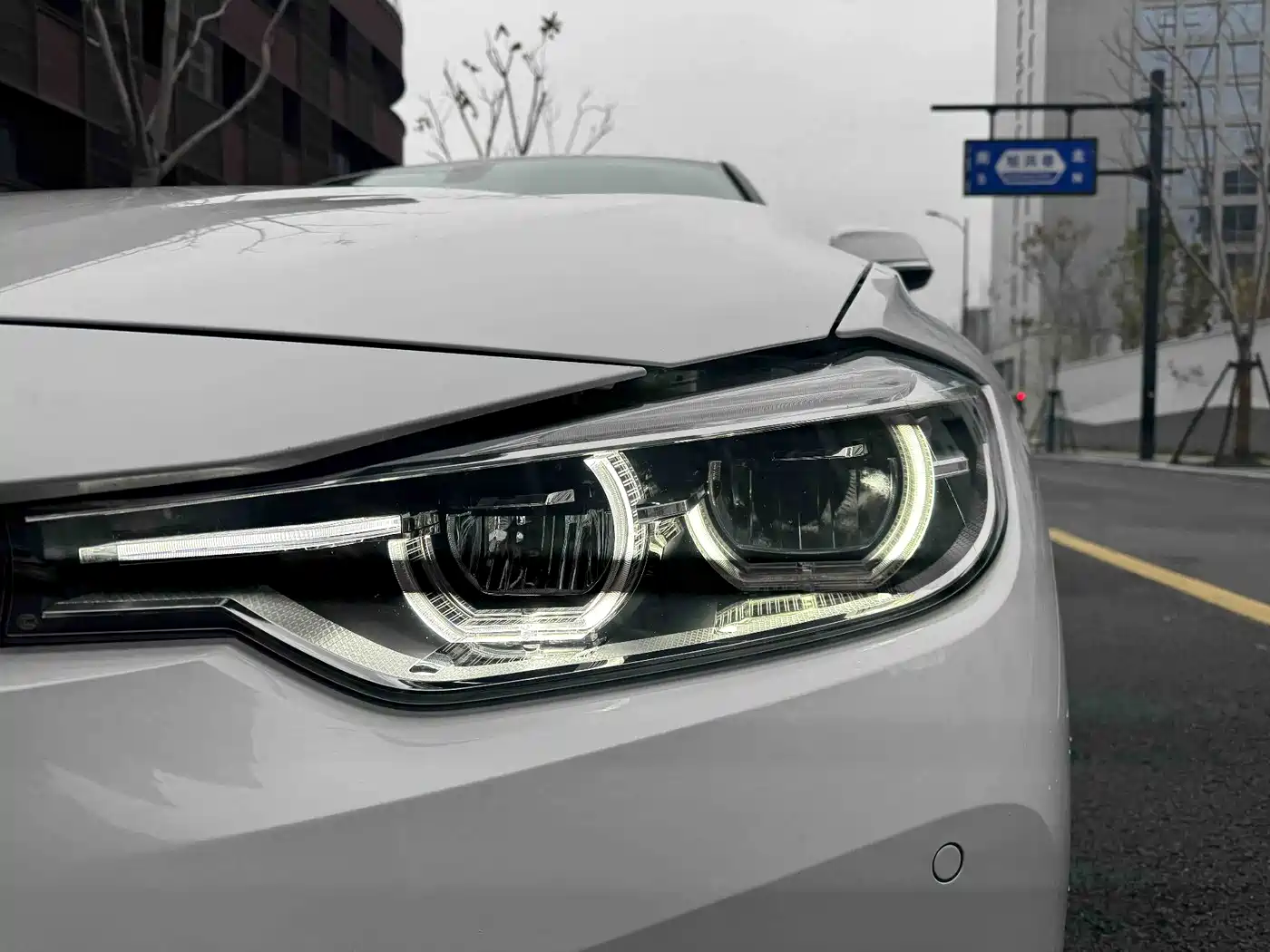 BMW 3 Series 2018 318i фото 4