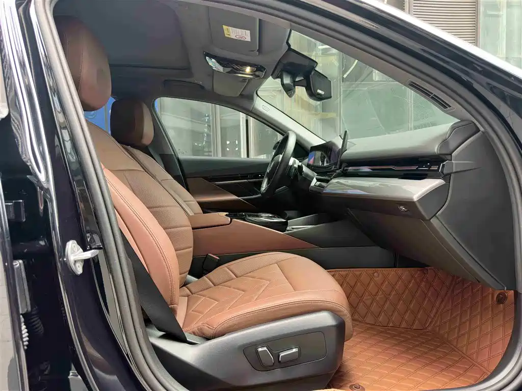 BMW 5 Series 2024 525Li M Sport Package фото 26
