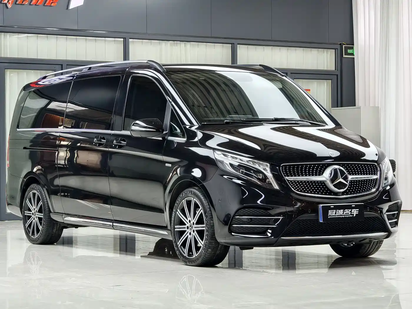 Mercedes-Benz V-Class 2022 V 260 L Long Wheelbase Luxury Edition фото 3