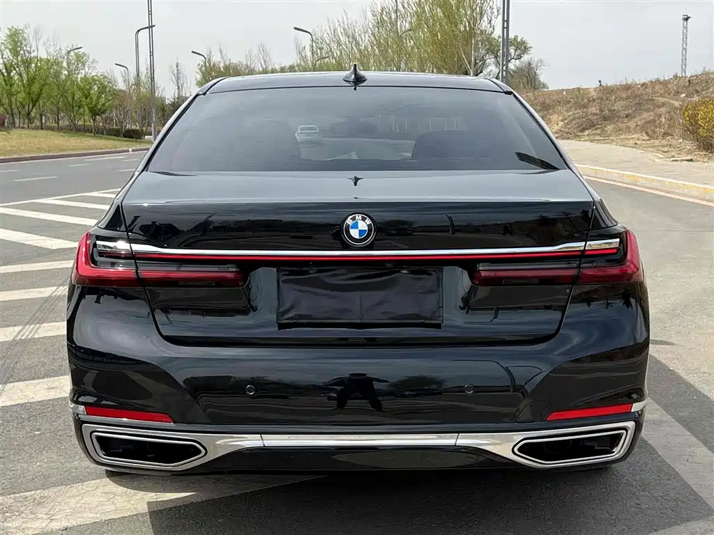 BMW 7-SERIES