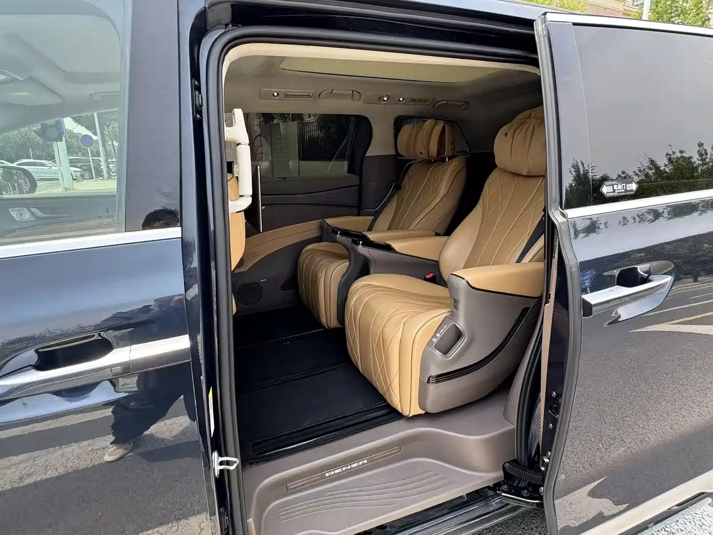 Denza D9 2022 DM-i 970 AWD Flagship фото 5