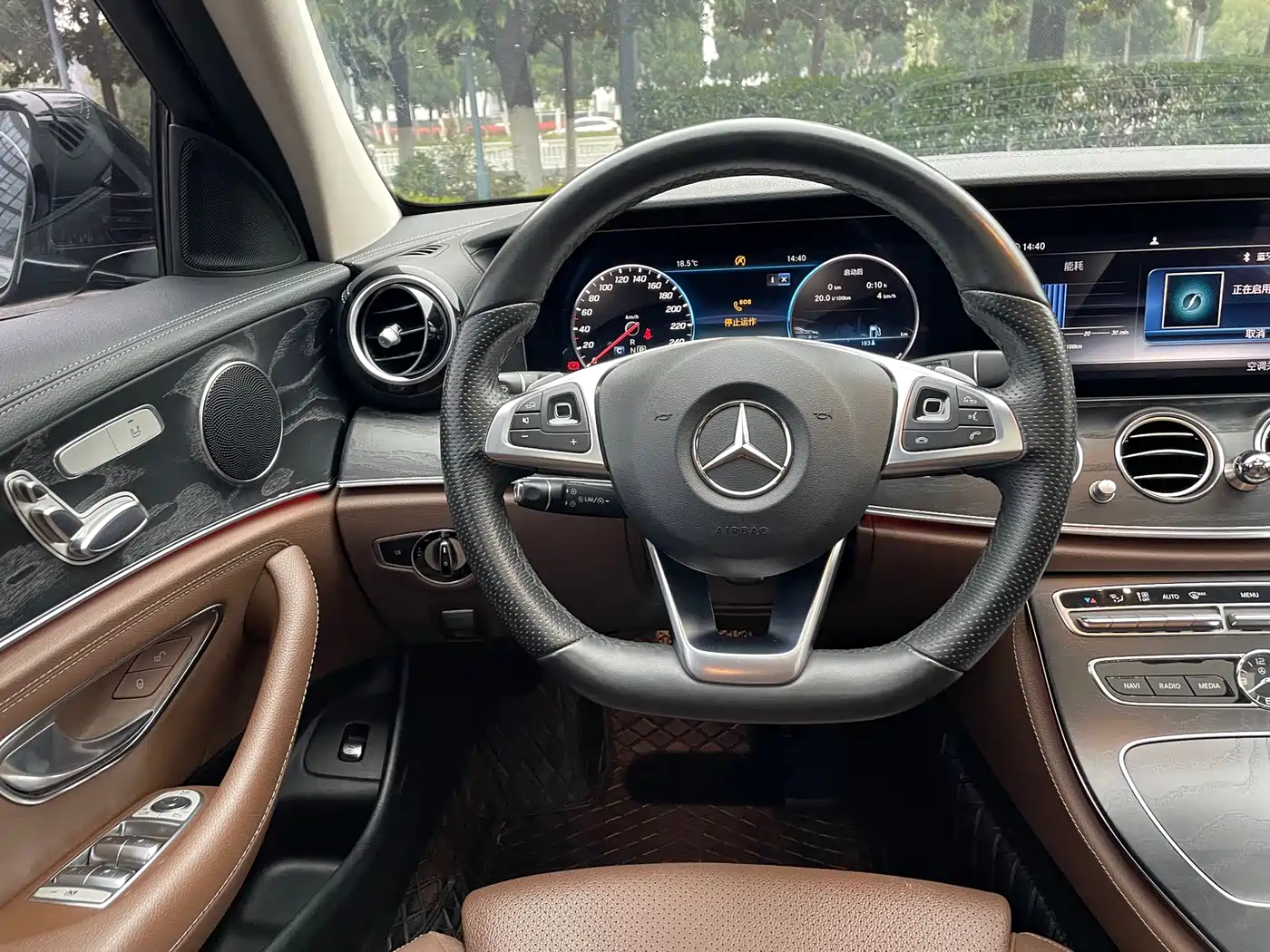 Mercedes-Benz E-Class 2016 E 200 L Sport Type фото 16