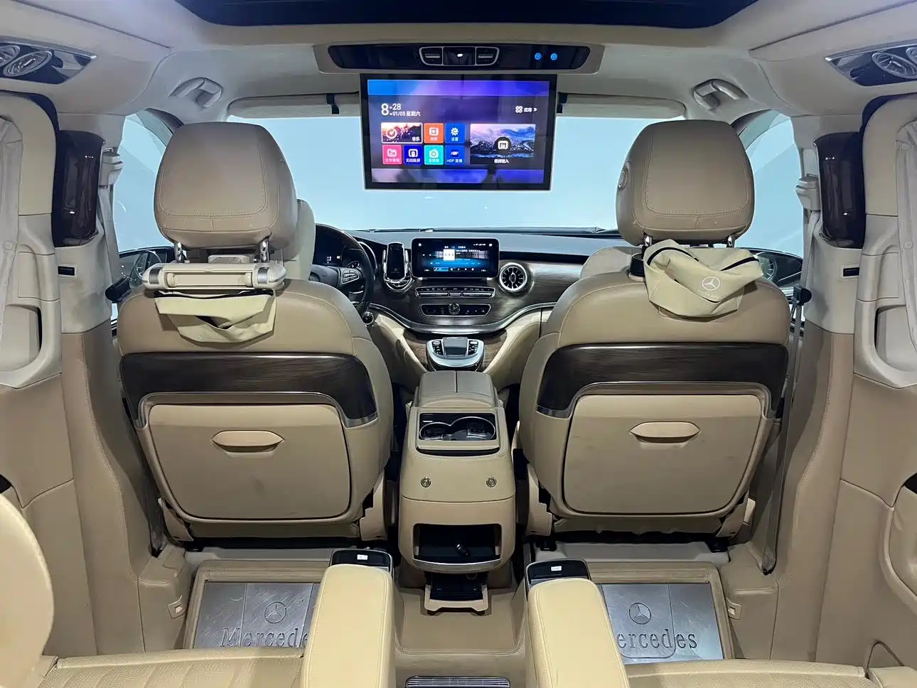 Mercedes-Benz V-Class 2021 V 260 L Long Wheelbase Premium Edition фото 17