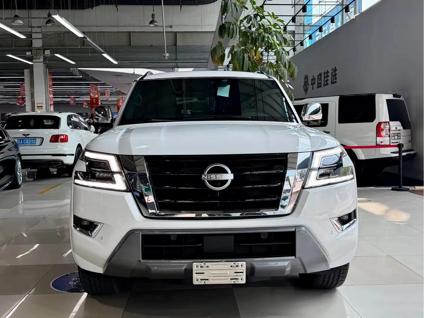 Nissan Patrol 2023 Model ARMADA 5.6L Invincible Fleet Platinum Edition фото 2