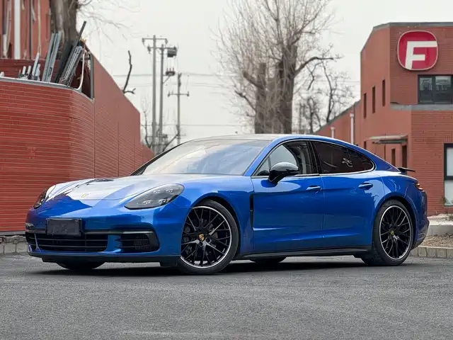 PORSCHE PANAMERA