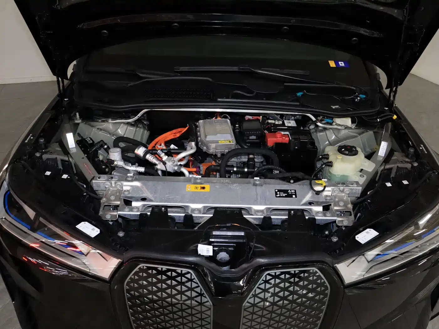 BMW iX 2022 xDrive40 фото 11