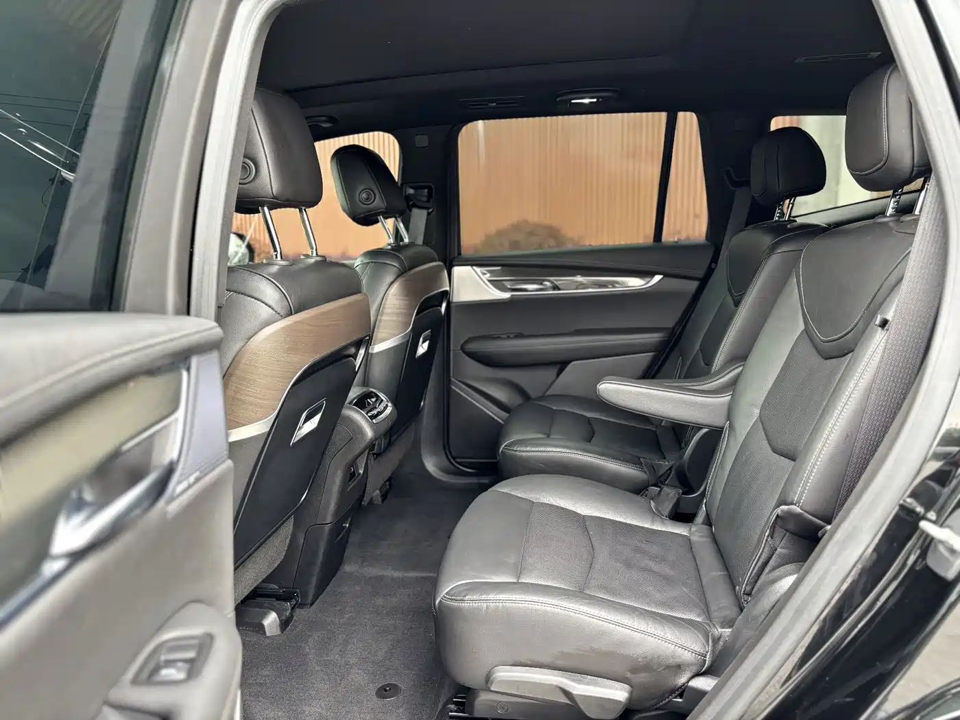 Photo 16 - Cadillac XT6