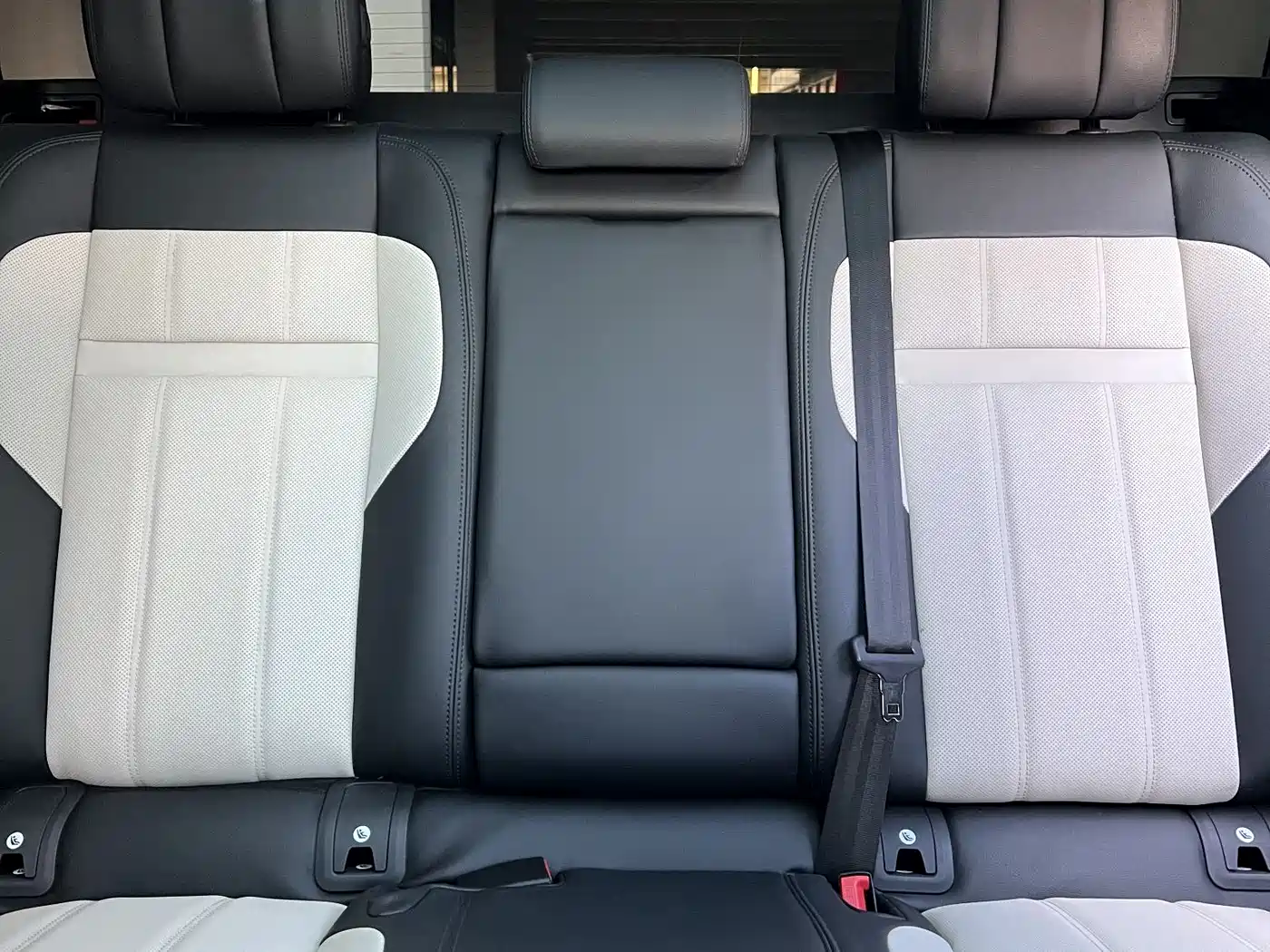 Land Rover Range Rover Evoque 2023 Range Rover Evoque L 249PS Luxury Edition фото 14
