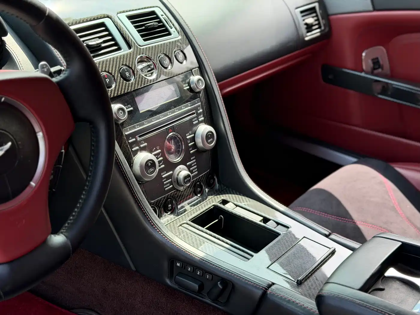Aston Martin DB9 2007 6.0L Touchtronic Coupe фото 9