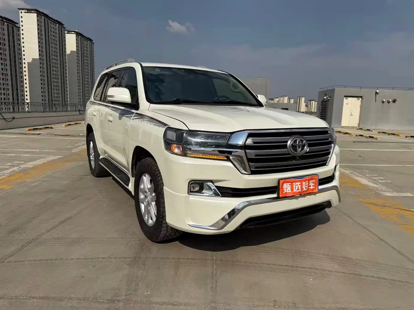 Toyota Land Cruiser (Import) 2015 4.0L V6 Middle East Limited Edition фото 3