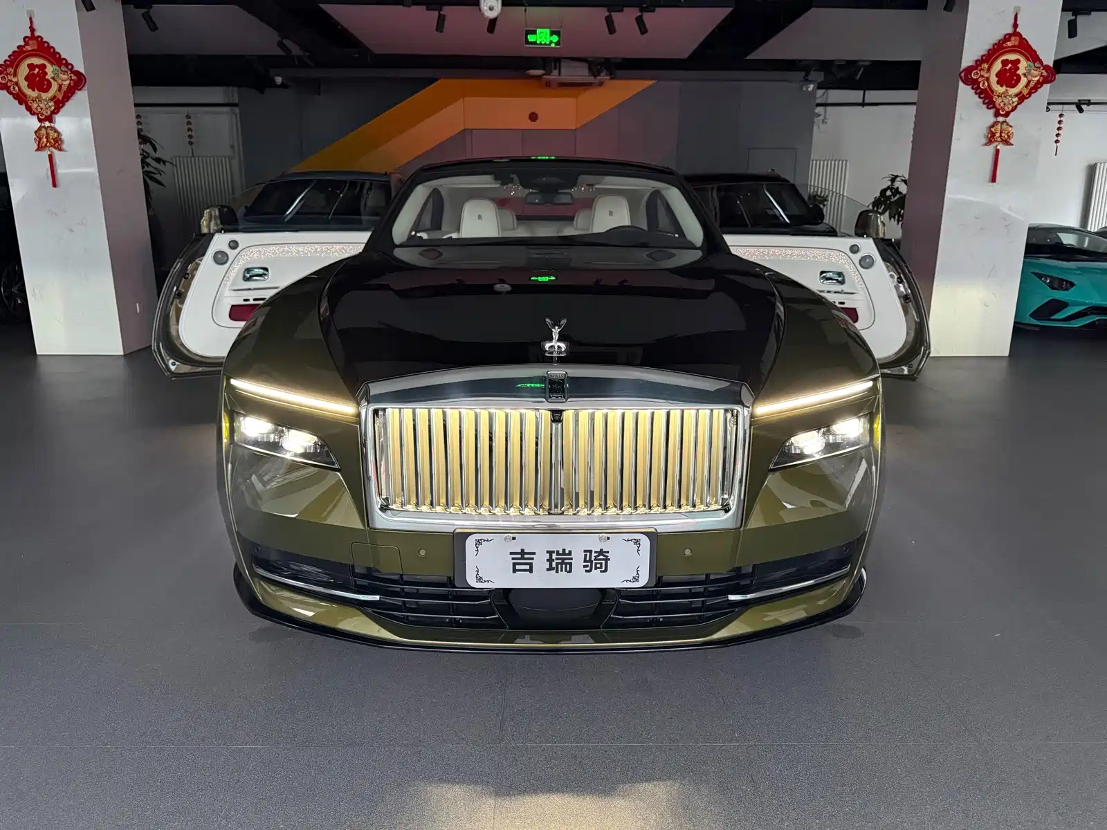 Фото 23 - Rolls-Royce Spectre