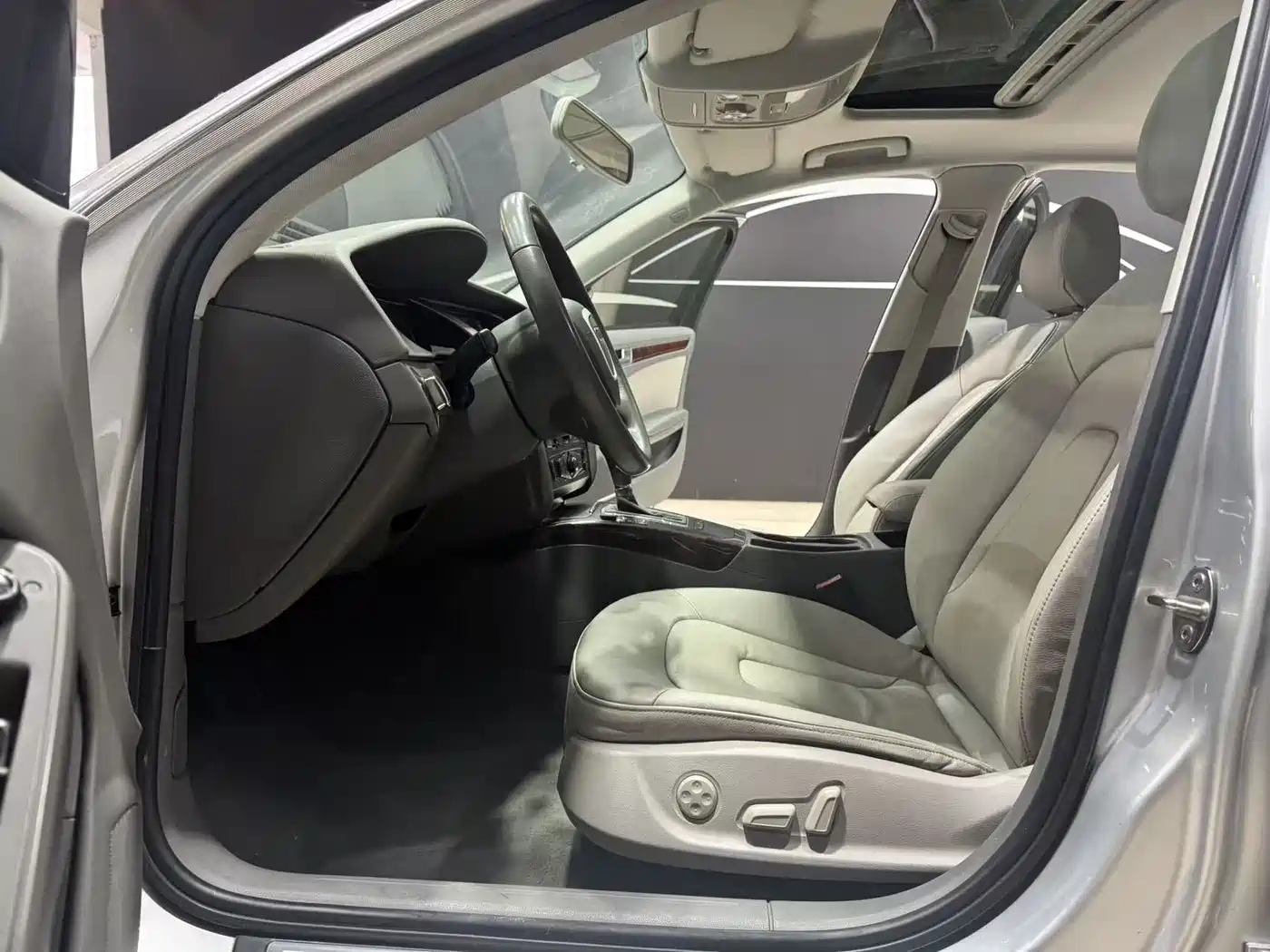 Audi A4L 2011 2.0 TFSI Comfort фото 11