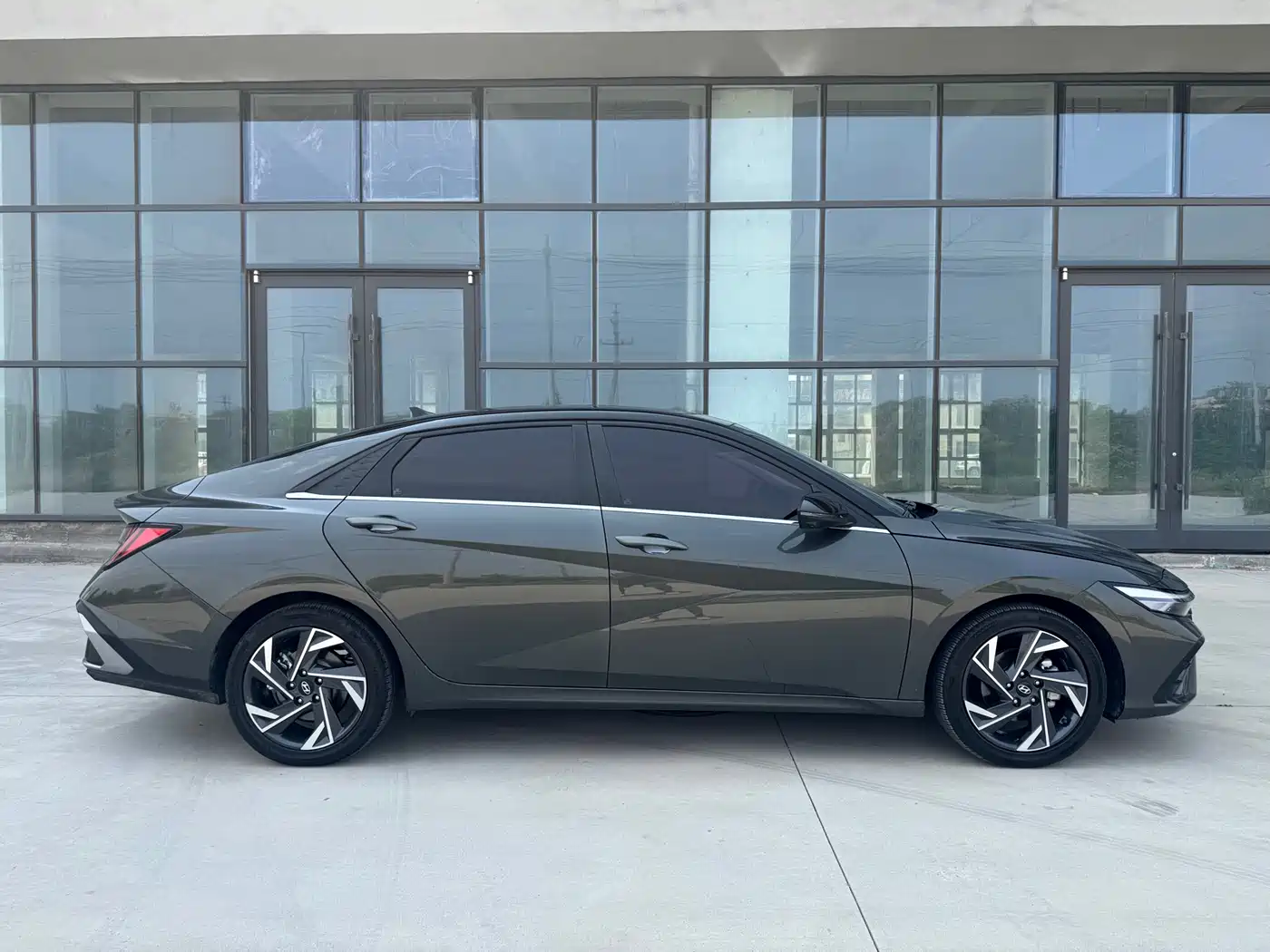 Hyundai Elantra 2023 1.5L CVT TOP Flagship Edition фото 10