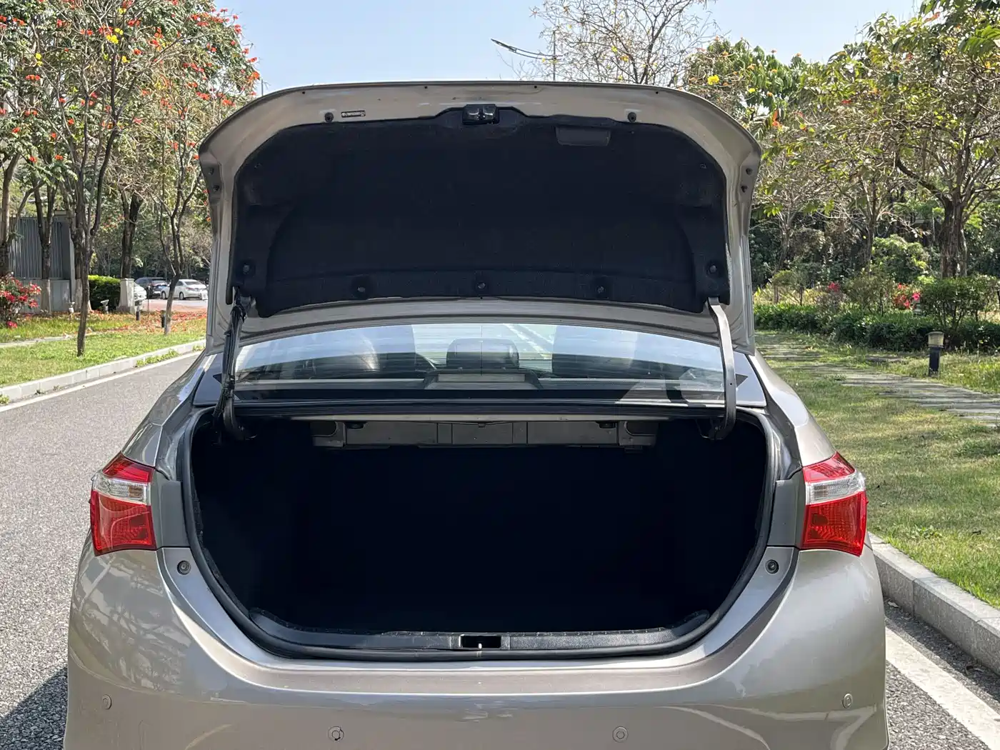 Toyota Corolla 2014 1.6L CVT GL фото 11