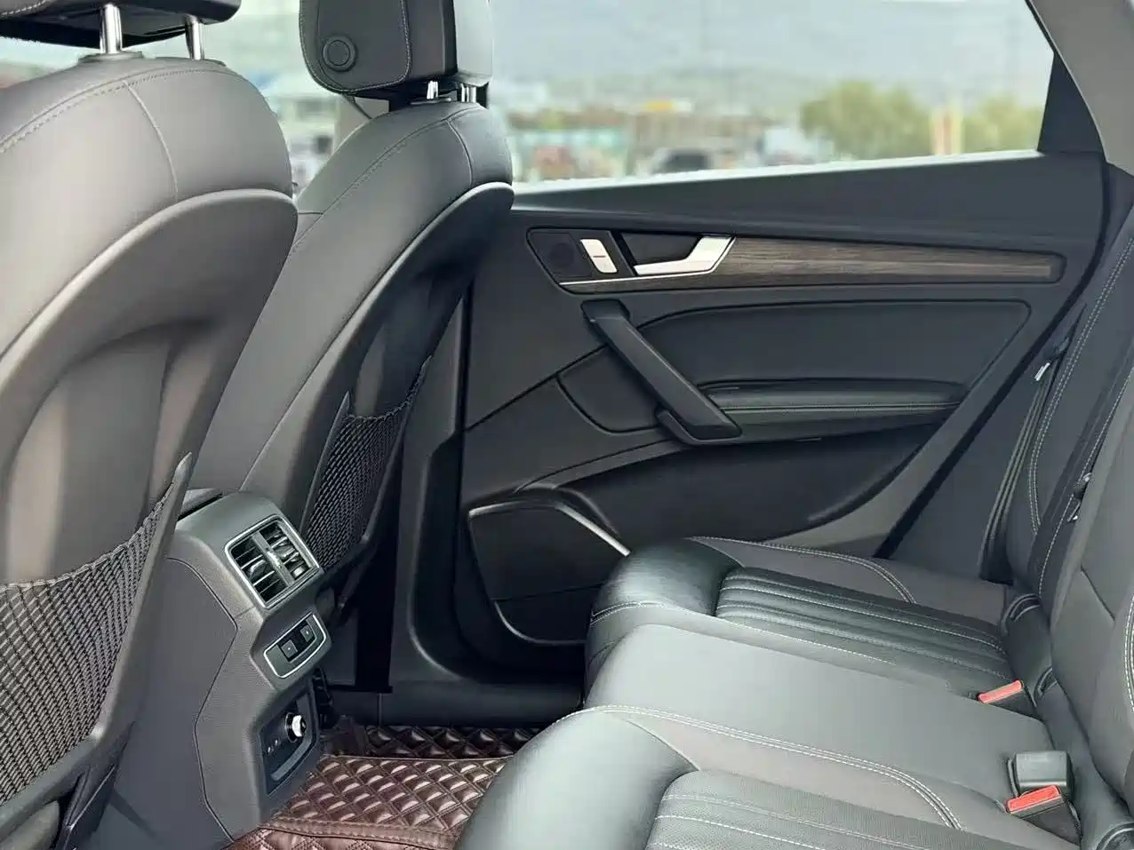 Audi Q5L 2023 40T Luxury Dynamic фото 12