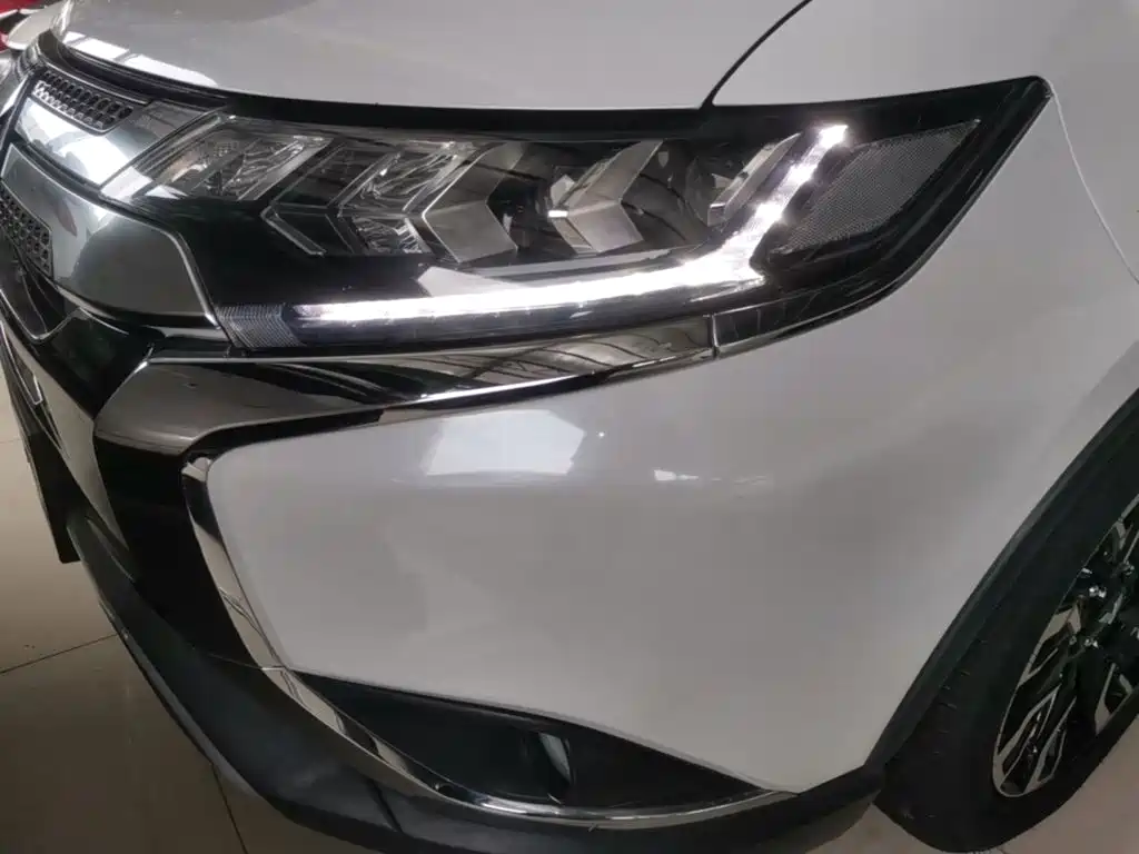 Фото 24 - Mitsubishi Outlander