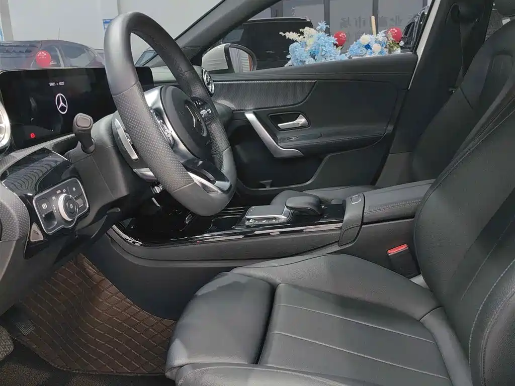 Mercedes-Benz A-Class 2022 A 200 L Sport Sedan Dynamic фото 7