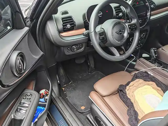 MINI CLUBMAN 2023 Final Edition The Last Gentleman Commemorative Edition — фото 2