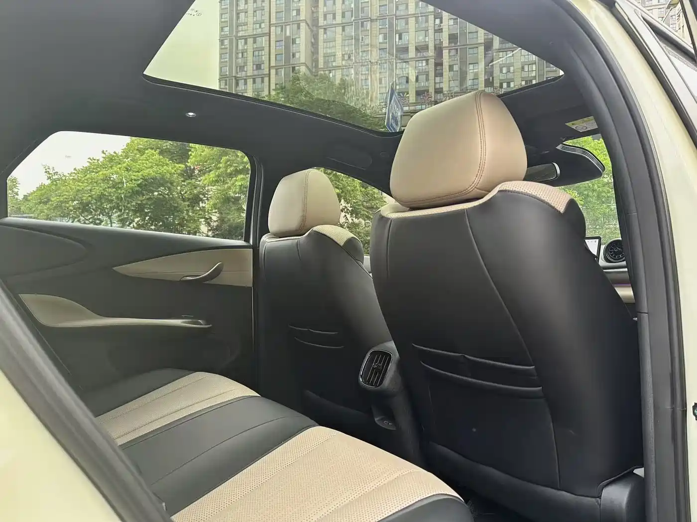 BYD Dolphin 2025 Smart Drive Edition 410km Fashion Version фото 12