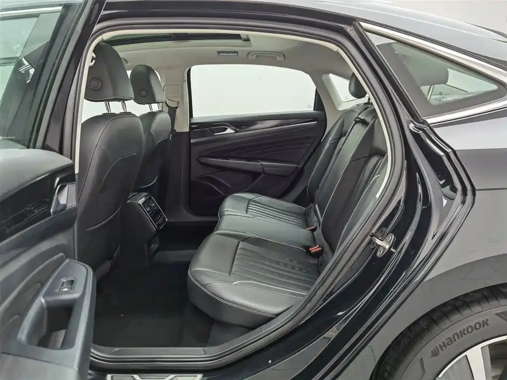 VOLKSWAGEN PASSAT NEW ENERGY