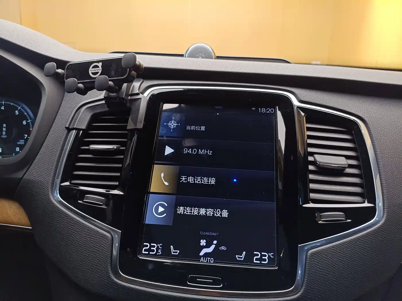 Фото 17 - Volvo XC90