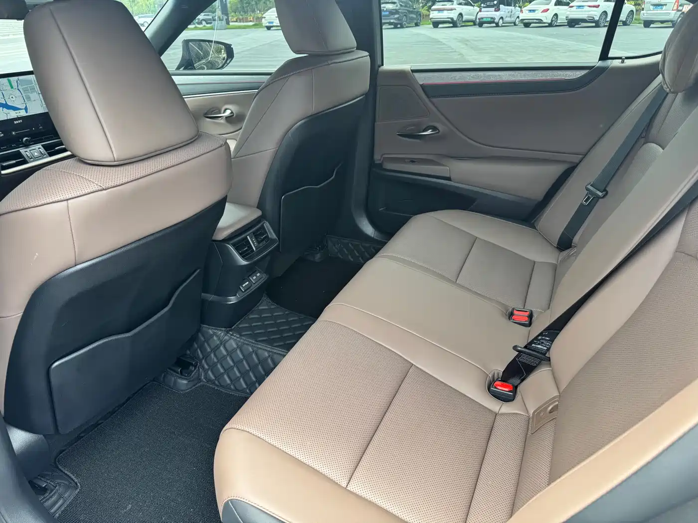 Lexus ES 2026 2025 300h Ultimate Edition