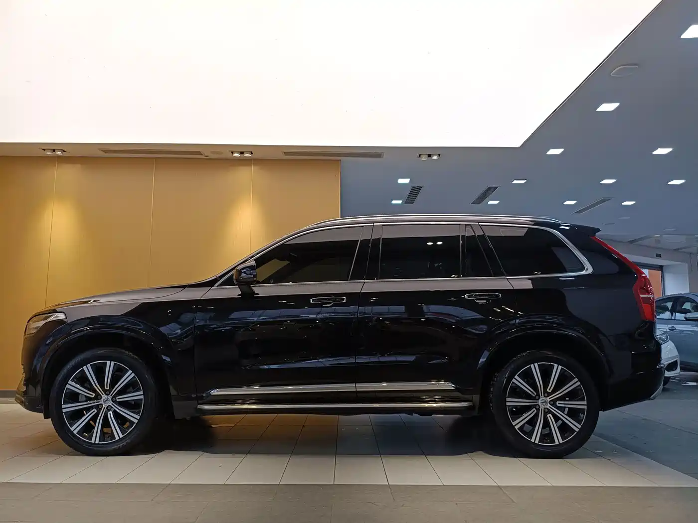 Фото 6 - Volvo XC90
