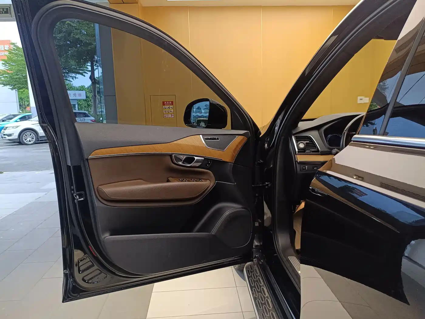 Фото 7 - Volvo XC90