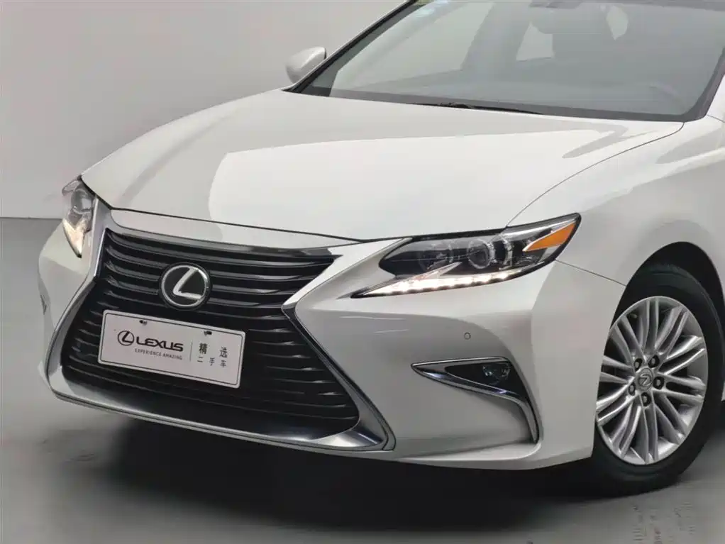 Lexus ES 2015 200 Elite Edition фото 16