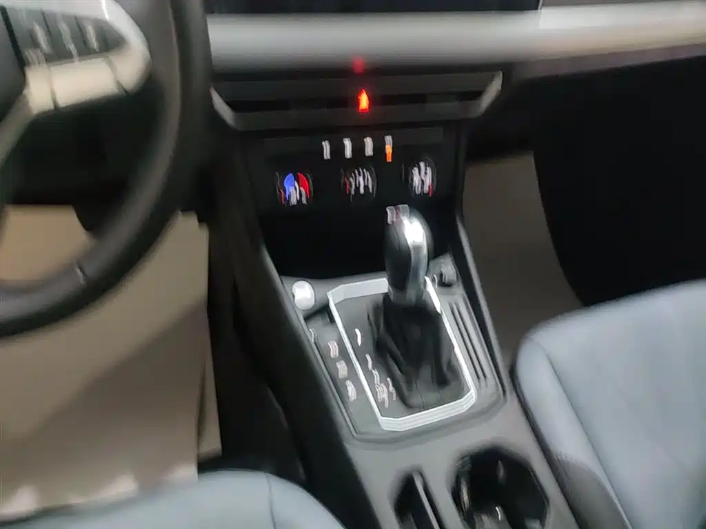 Volkswagen Lavida 2023 1.5L Auto Five Million Edition фото 14