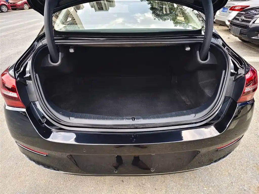 Hongqi H5 2022 Classic Facelift 1.8T Automatic Smart Connect Flag Rhythm Edition фото 14