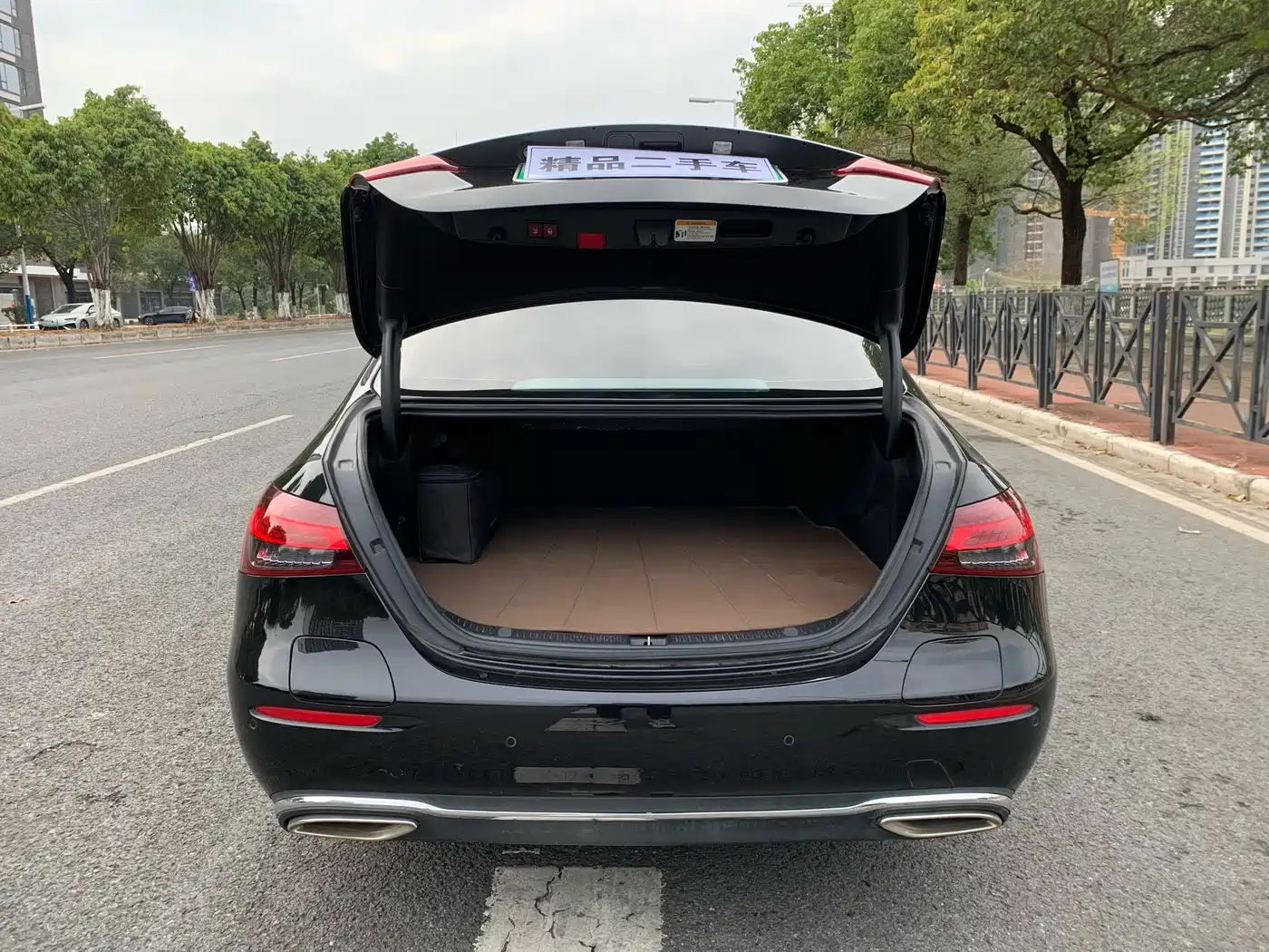 Mercedes-Benz E-Class New Energy 2022 Facelift II E 350 e L Plug-in Hybrid Sedan фото 7
