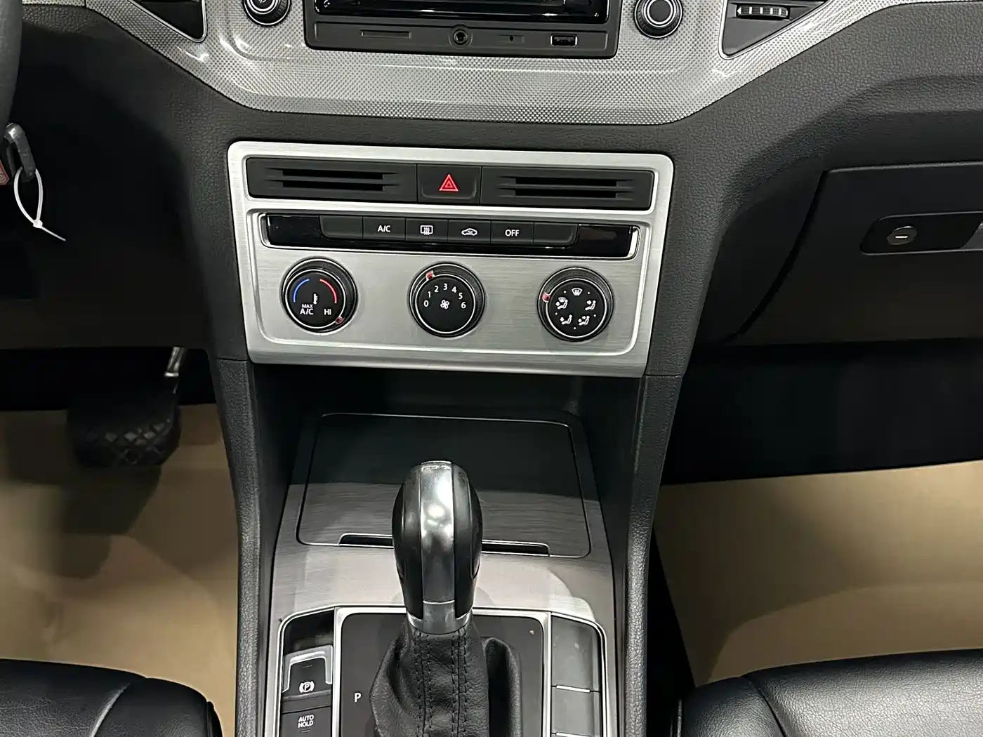 Volkswagen Golf Sportsvan 2016 230TSI Automatic Progressive фото 22