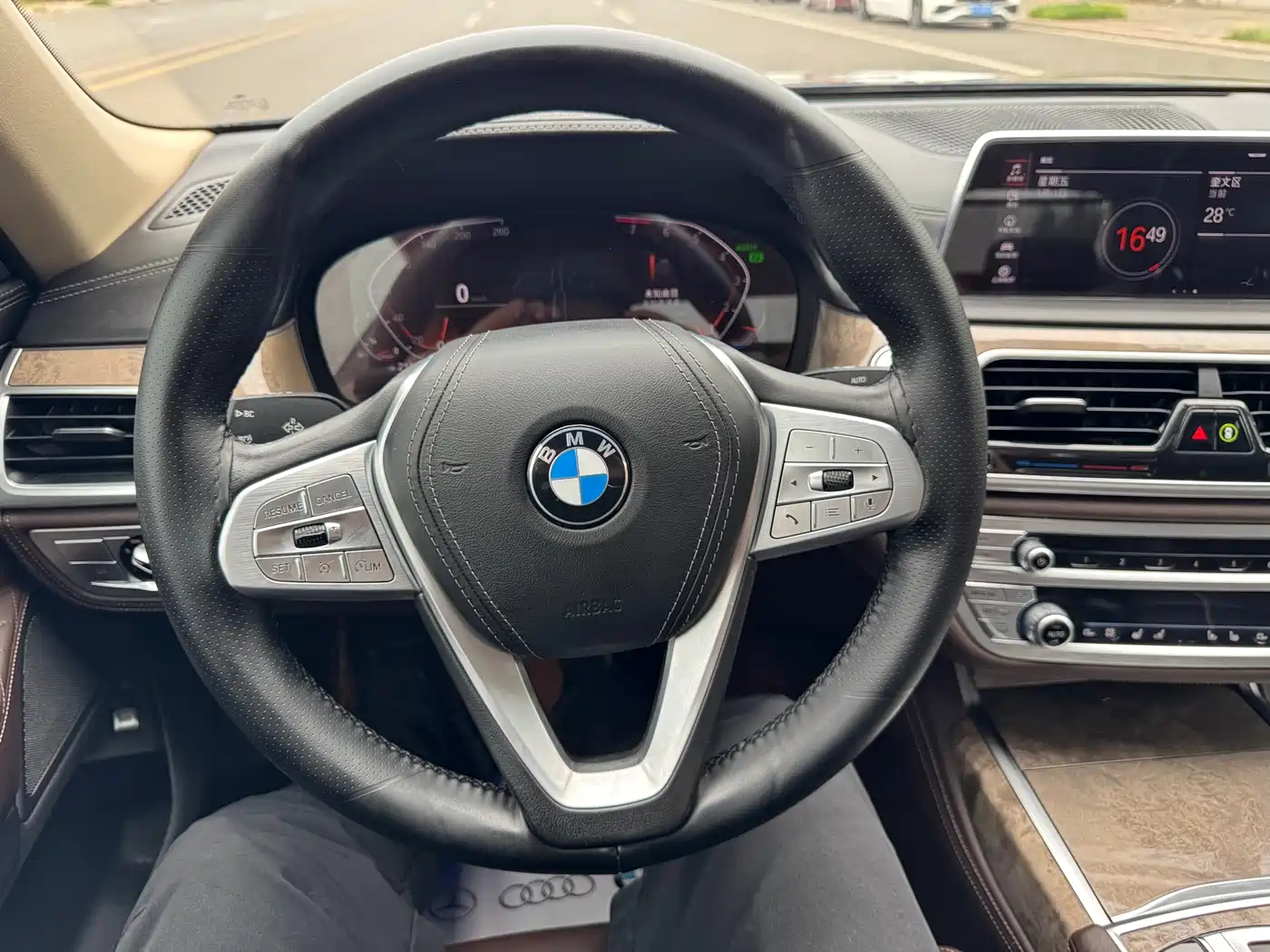 BMW 7 Series 2019 740Li Leading Luxury Package фото 16