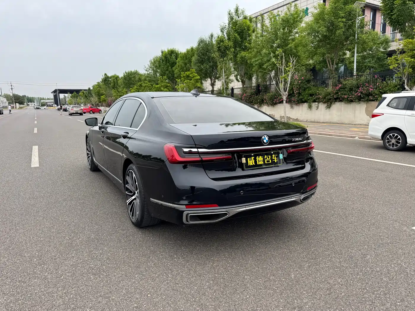 BMW 7 Series 2019 740Li Leading Luxury Package фото 6