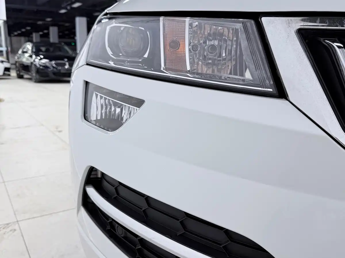 Škoda Karoq 2023 TSI280 Premium Edition фото 7