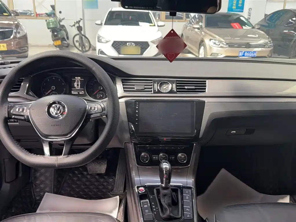 Volkswagen Passat 2017 330TSI DSG Prestige фото 15