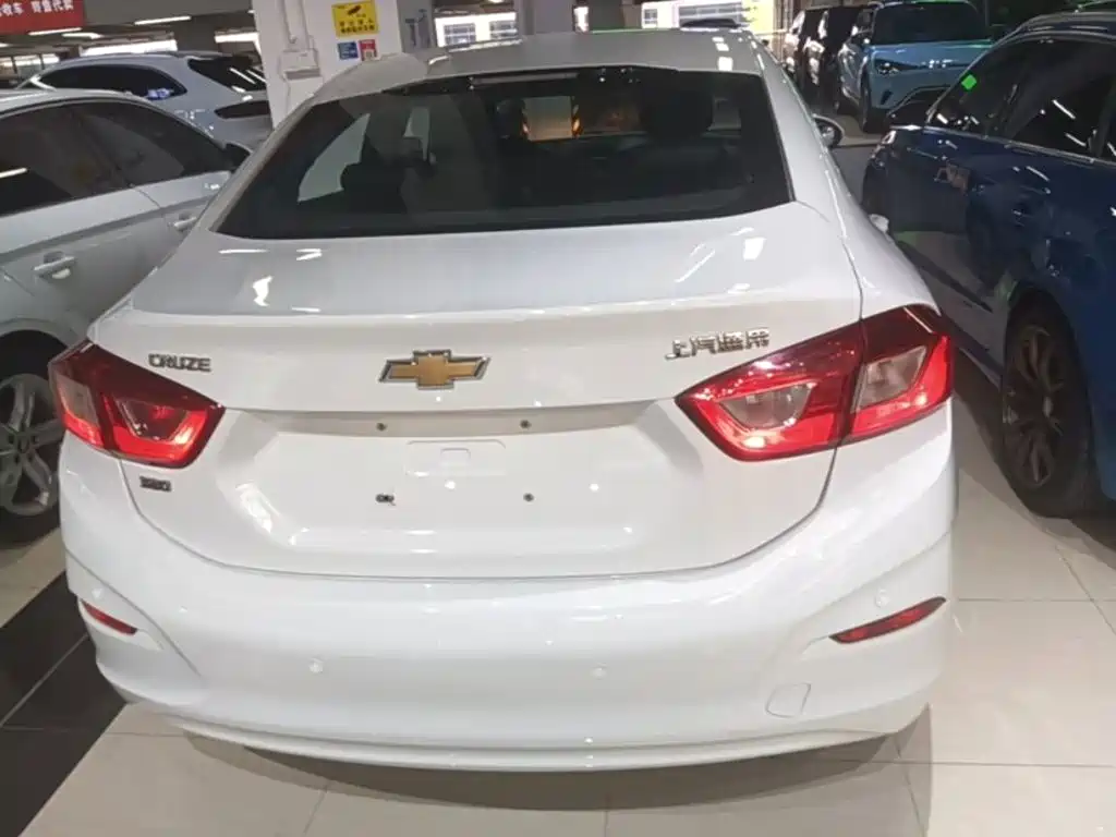 Chevrolet Cruze 2017 2018 320 Automatic Pioneer Sunroof Edition