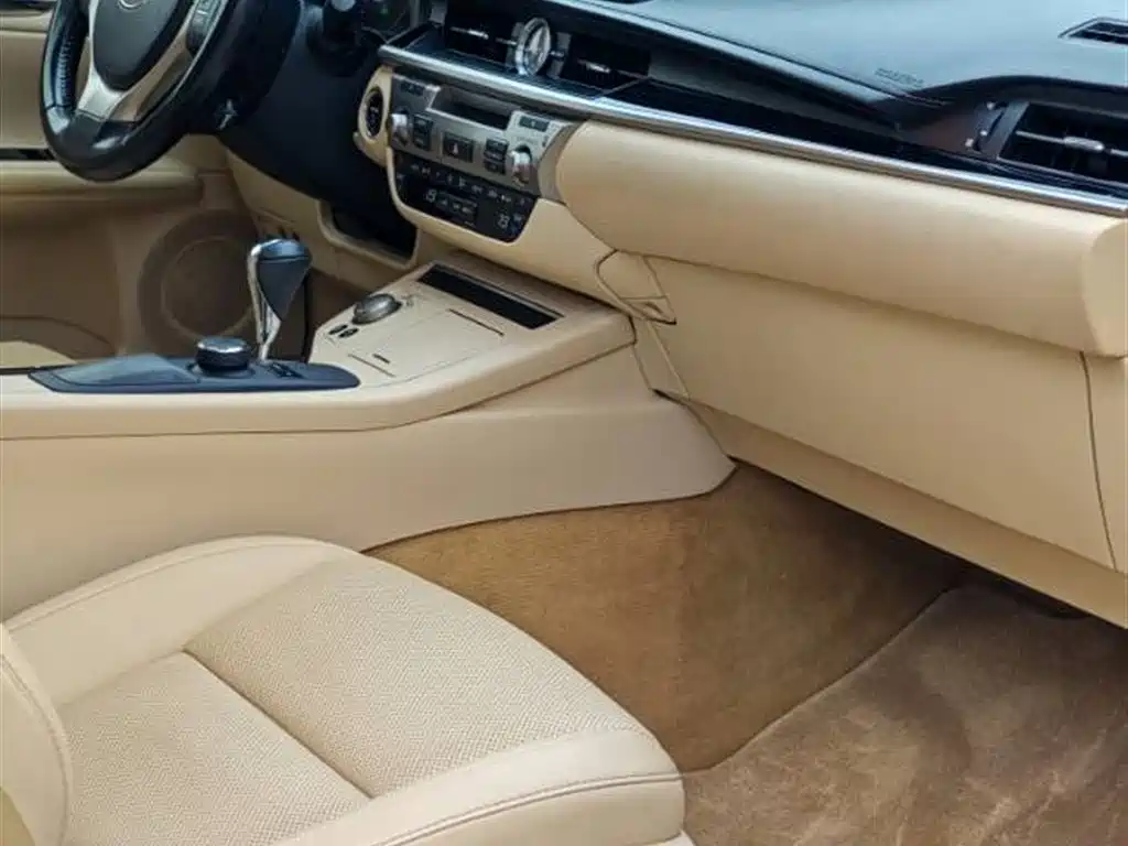 Lexus ES 2014 300h Elite Edition фото 14