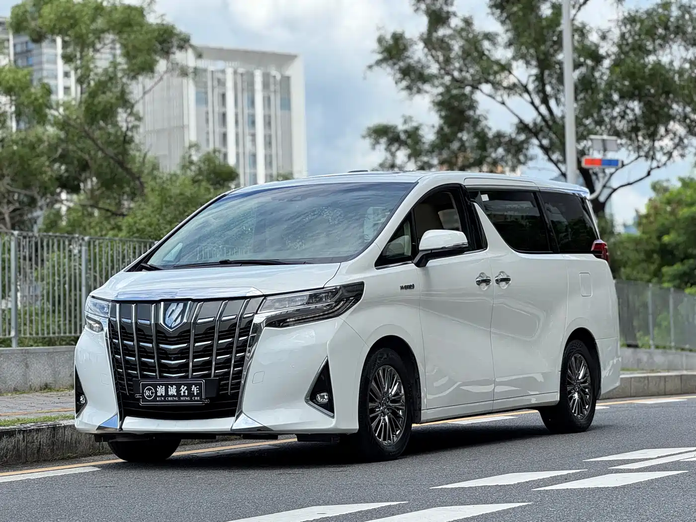 Toyota Alphard 2019 Hybrid 2.5L Luxury