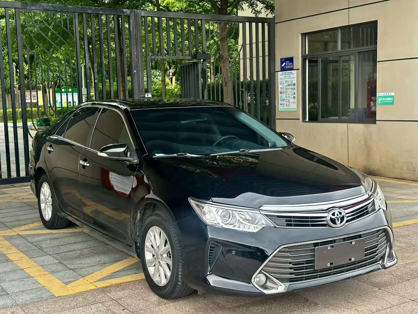 Toyota Camry 2015 2.0G Leading Edition фото 3