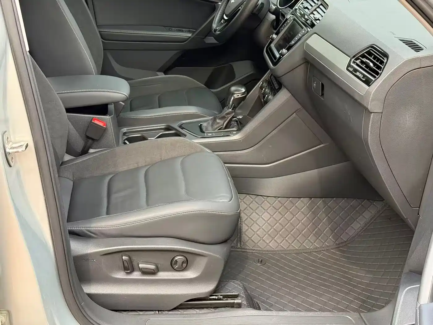 Volkswagen Tiguan L 2018 330TSI Automatic 2WD Luxury Edition фото 7