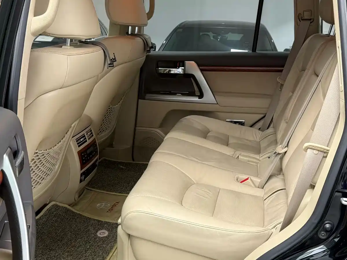 Toyota Land Cruiser 2012 4.6L Automatic VX-R фото 8
