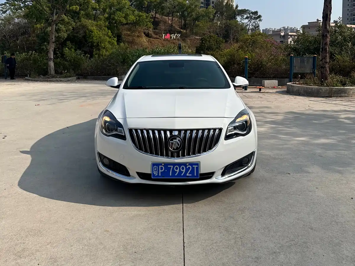 Buick Regal 2015 2.0L Elite Fashion Model фото 2