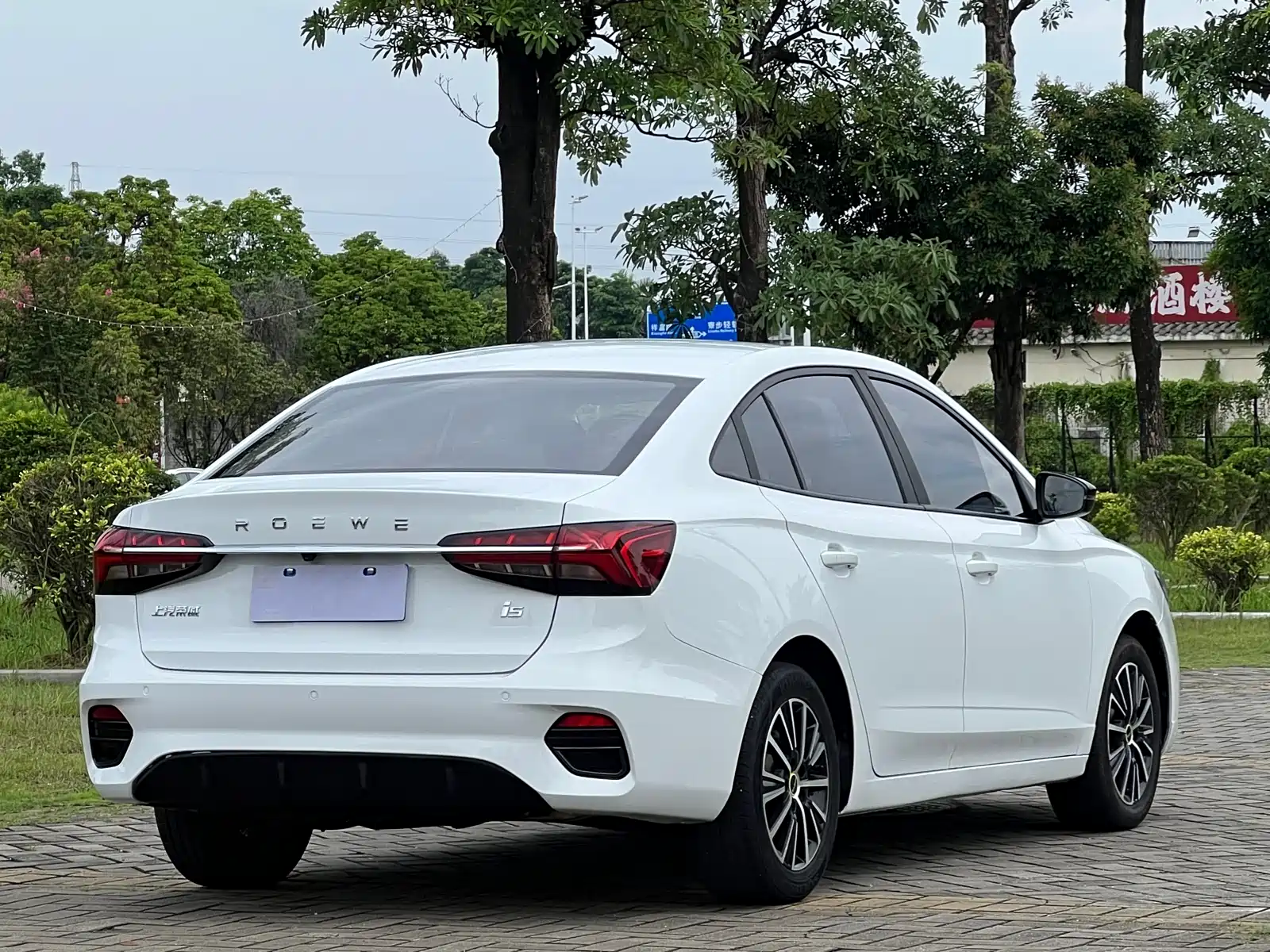 Фото 6 - Roewe i5