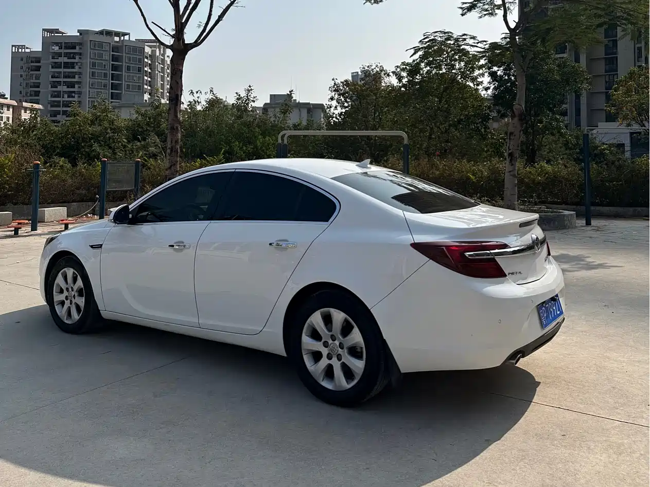 Buick Regal 2015 2.0L Elite Fashion Model фото 9