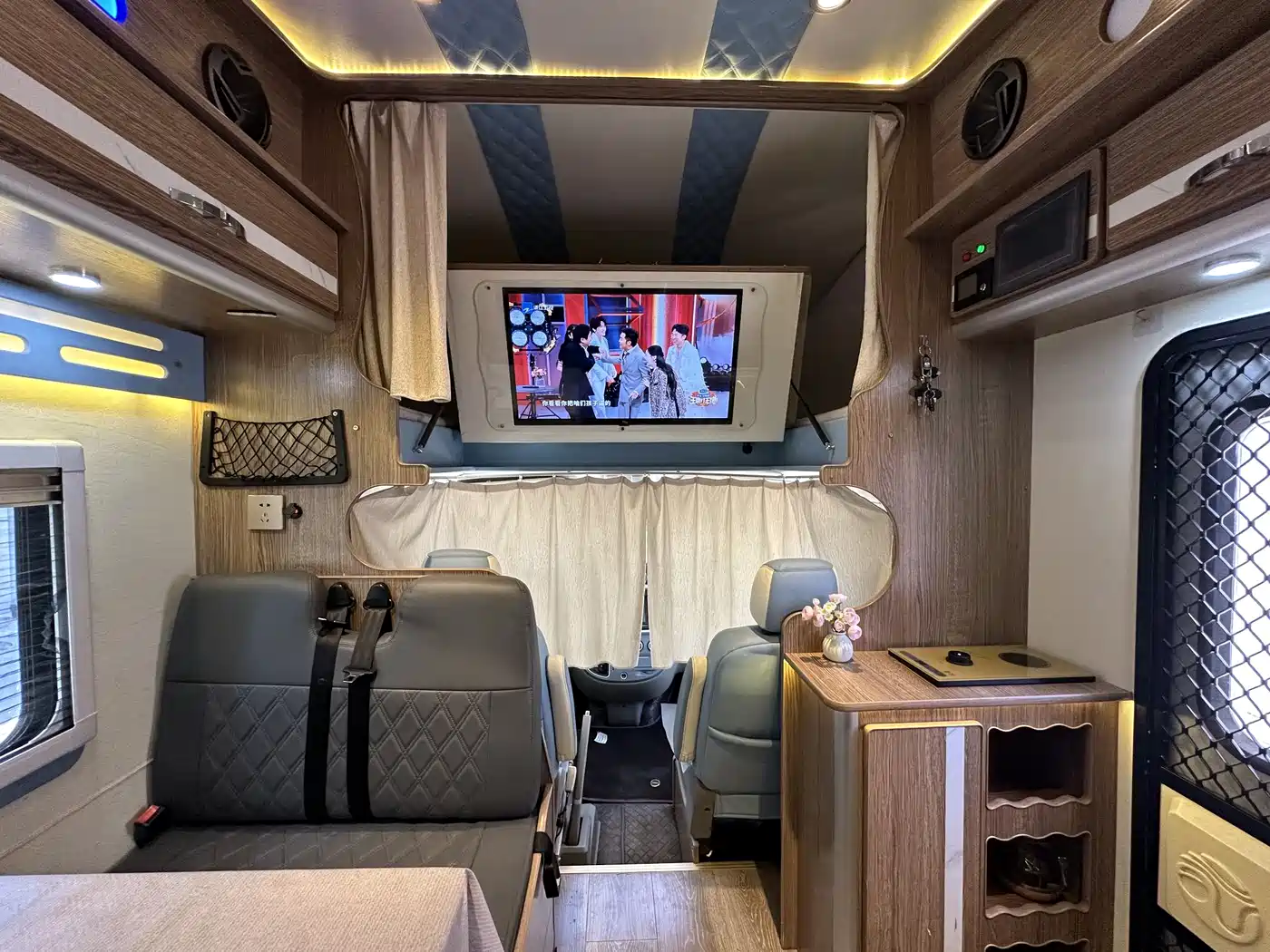 SAIC Maxus Xintu V80 2018 2.5T AMT Elite Short Wheelbase Medium Roof 5-6 Seater фото 20