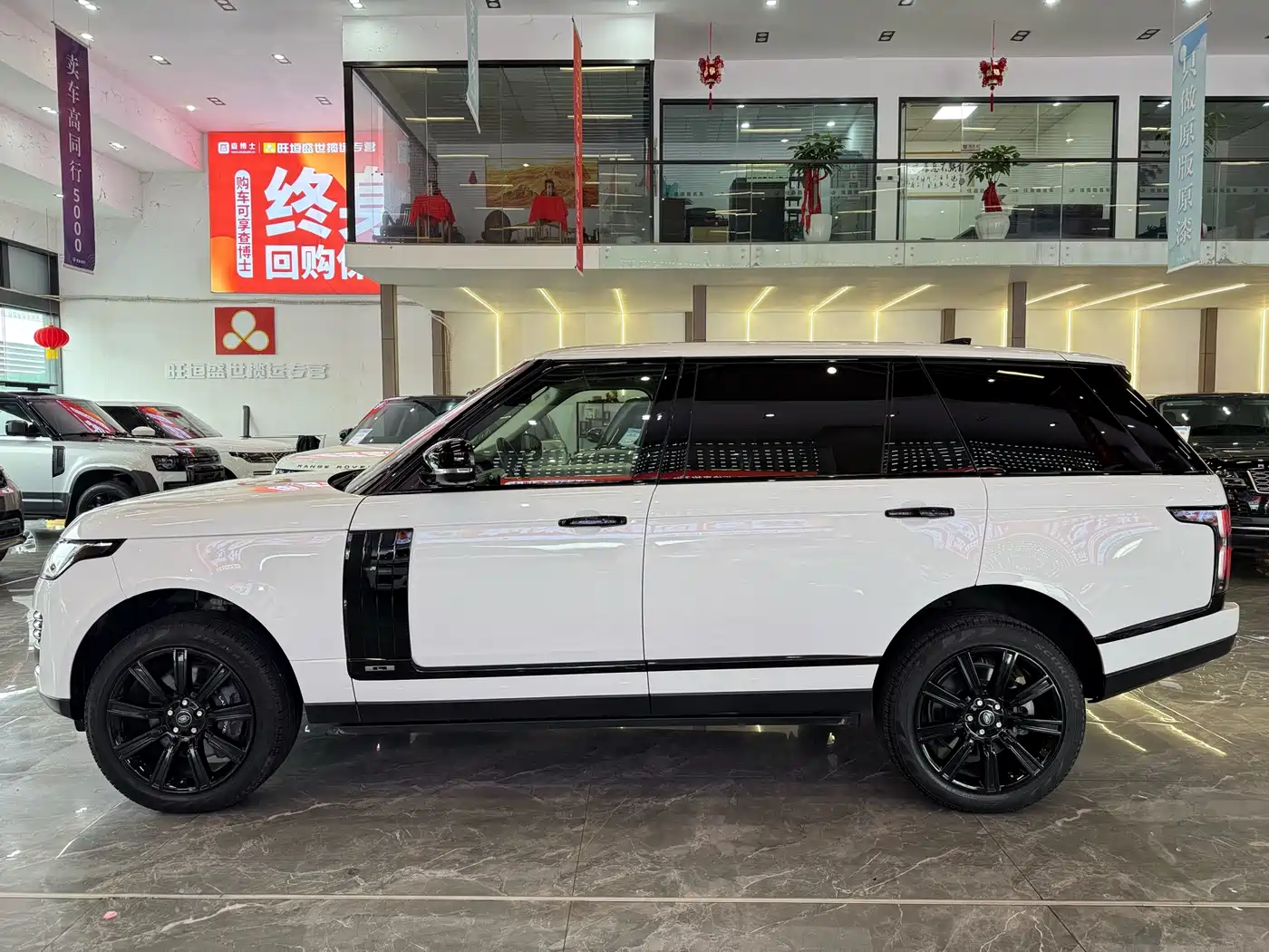 Land Rover Range Rover 2020 3.0 L6 Heritage Extended Edition фото 6