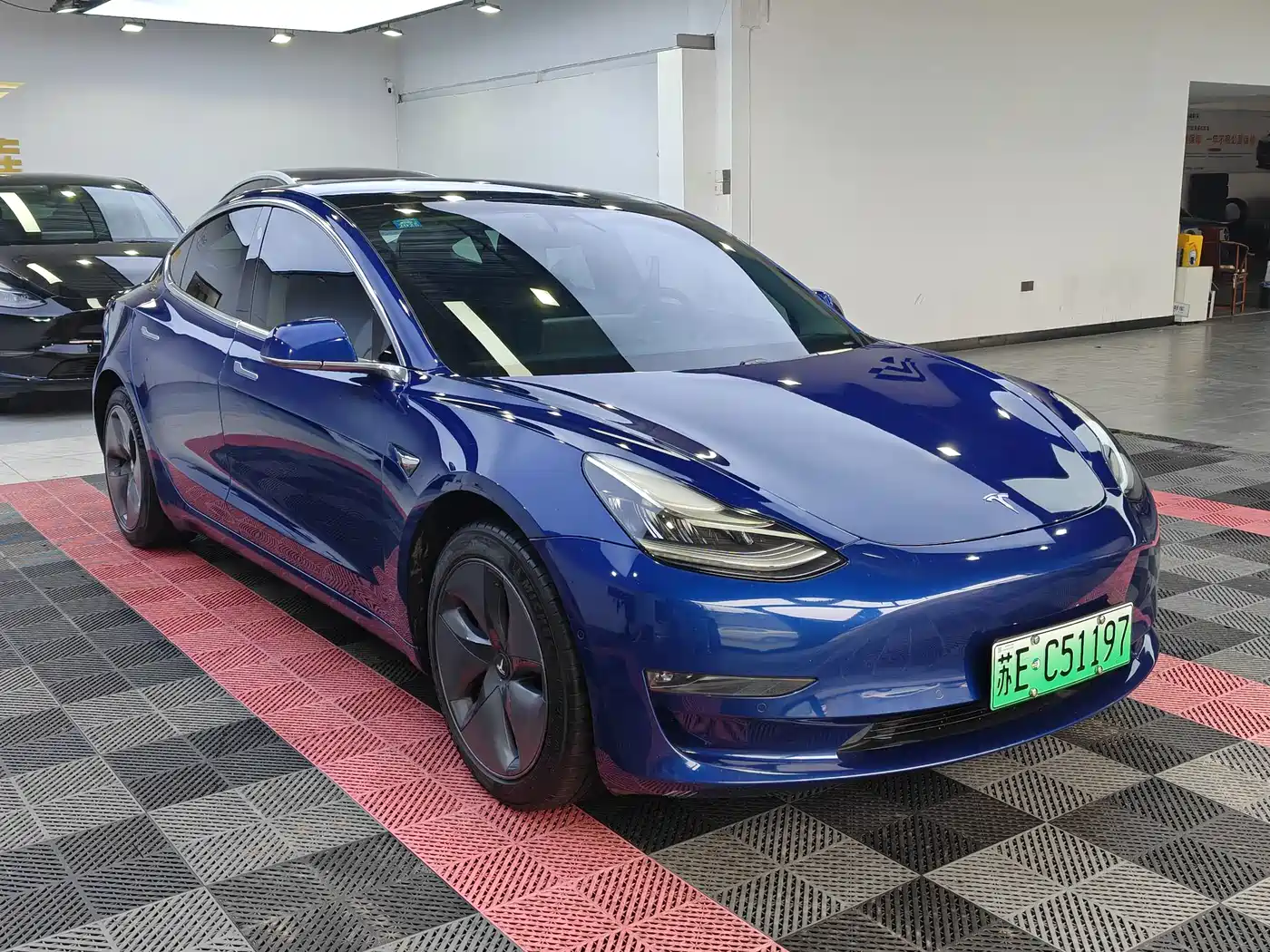 TESLA MODEL 3